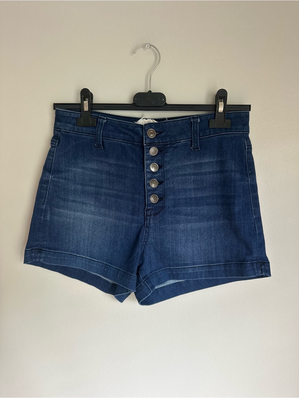 Altar’d State Women’s 5 button fly denim shorts size 28/7
